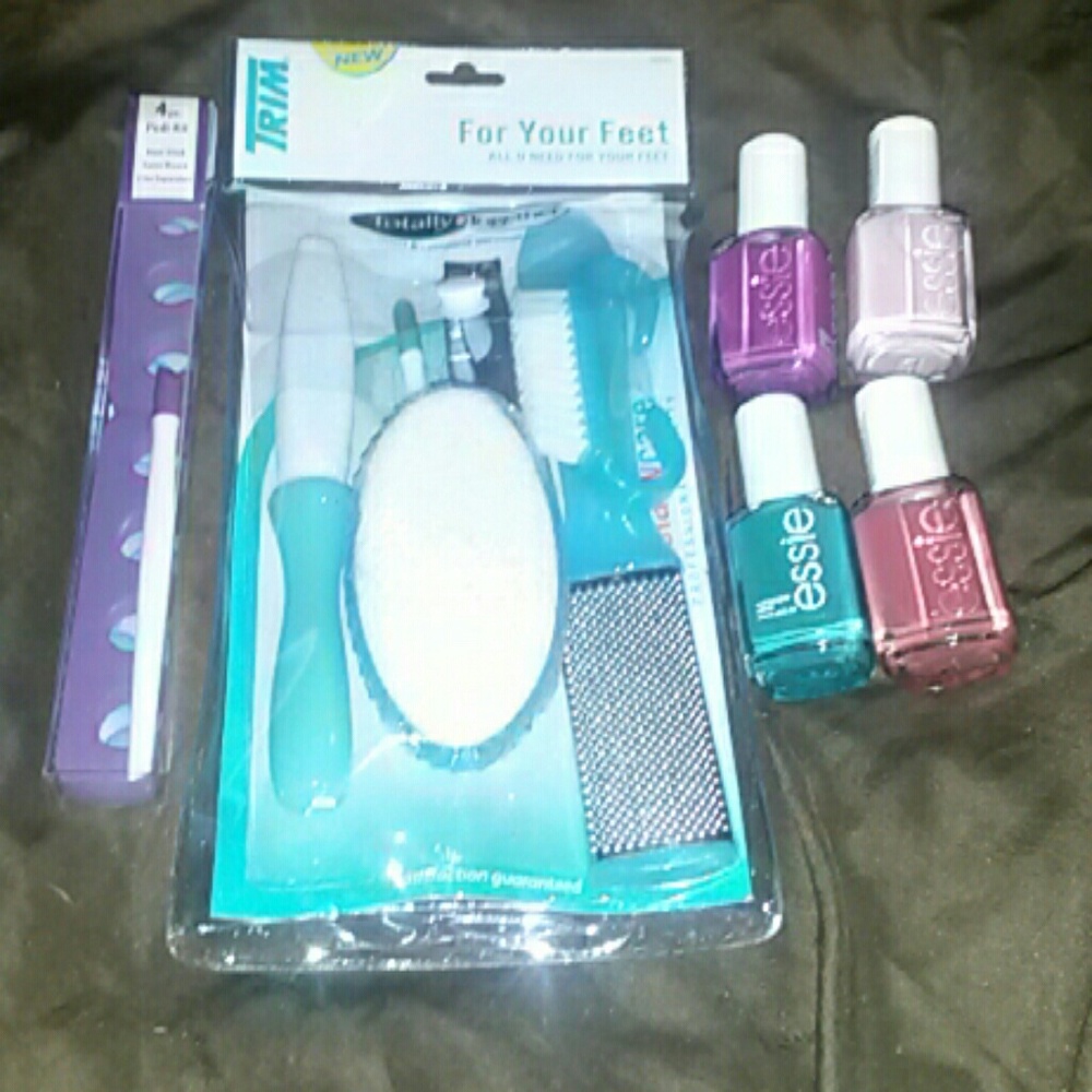 NWOT pedicure kit and Essie nail polish